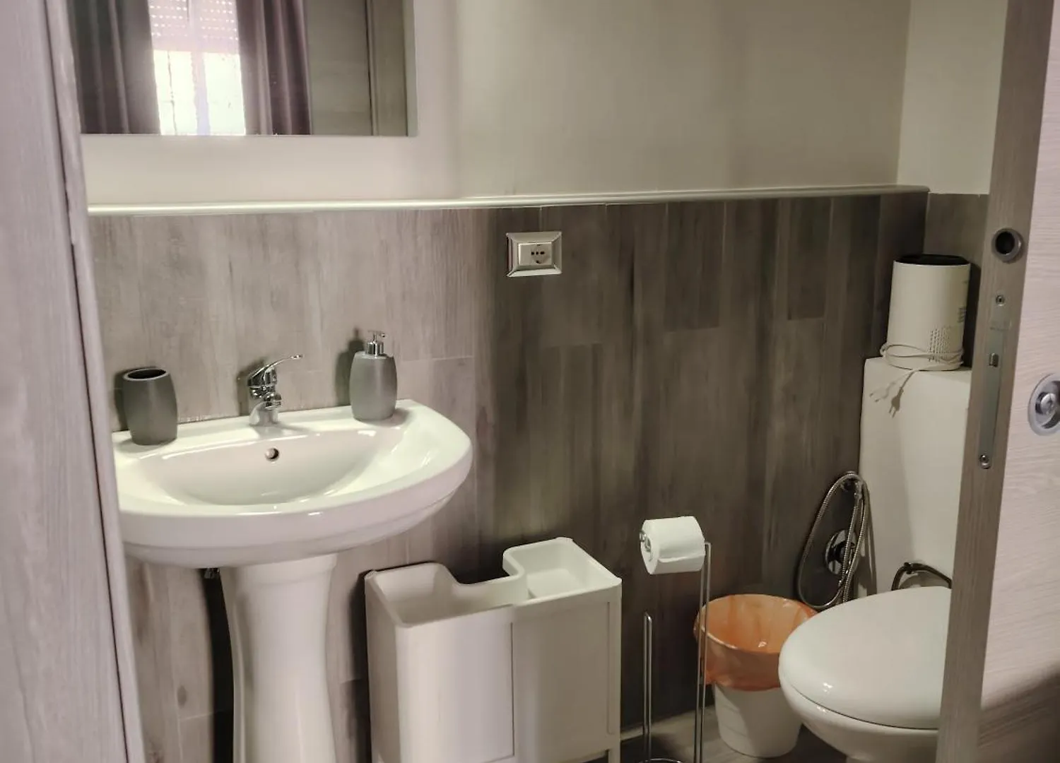 Carmen House Hotel Catania 0*,  Italy